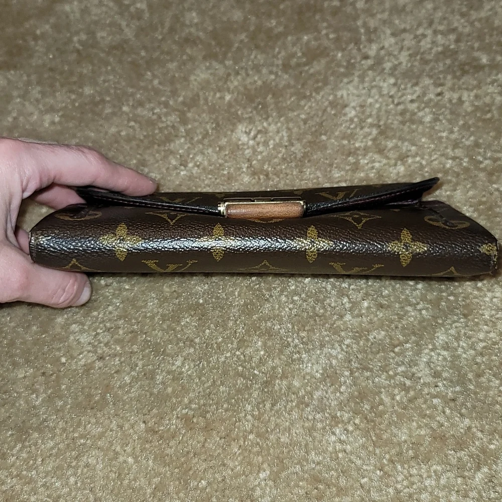 Authentic Louis Vuitton wallet - Picture 12 of 13